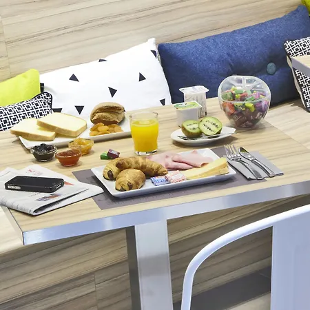 Отель Kyriad 3*