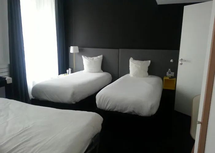 Отель Kyriad 3*